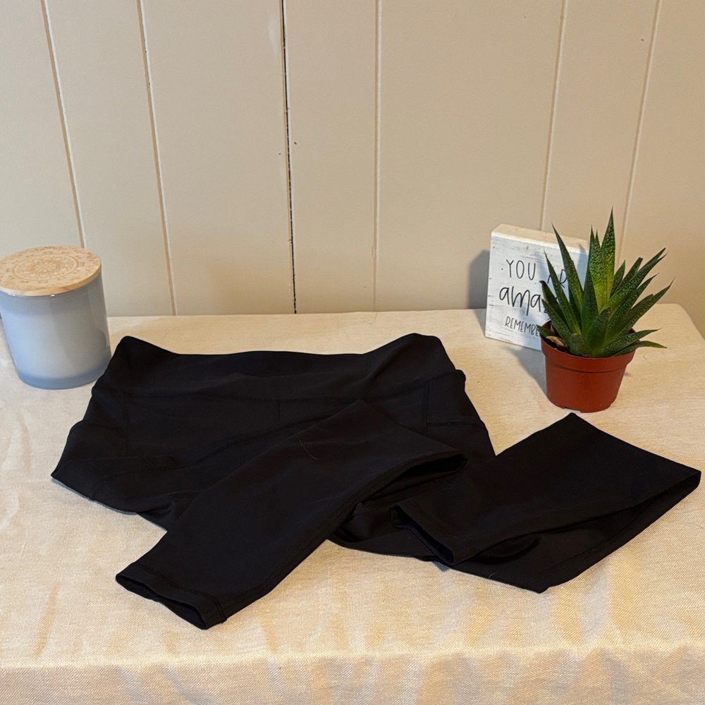 Old Navy Black High-Rise Active Leggings with Pockets